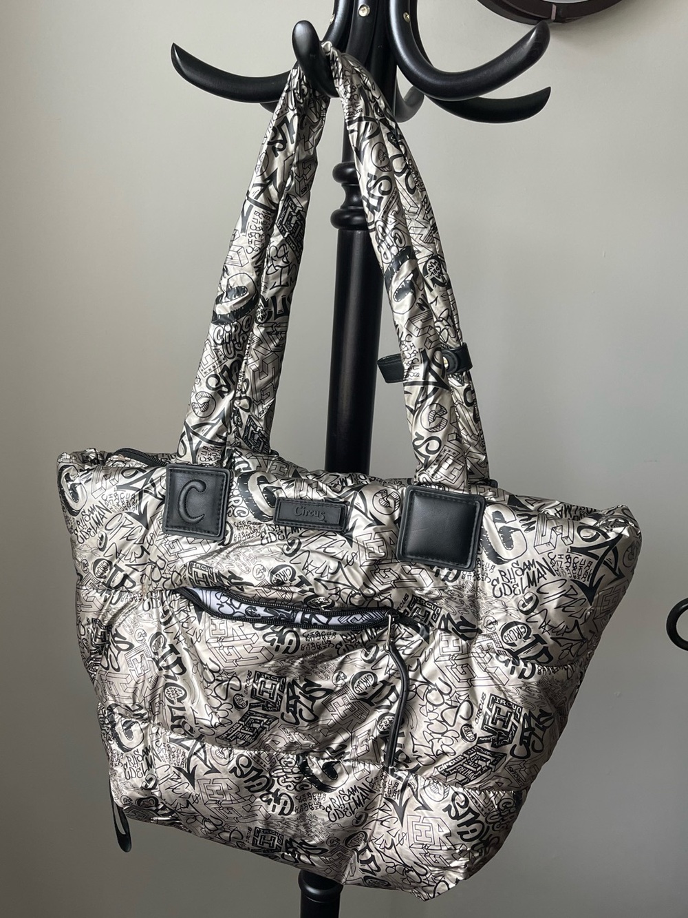 SAM EDELMAN by circus Puffy Shoulder Graphic Bag
Silver Black tote Graffiti